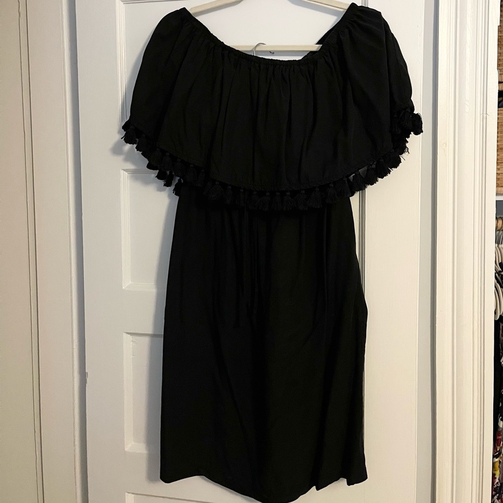 VETTA Pom Pom set - Black Off-Shoulder Dress set